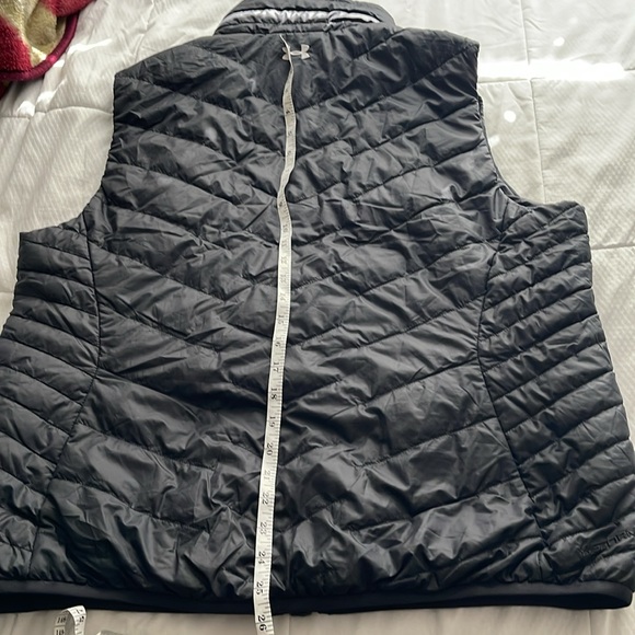 Under armour vest womens xl black. Used once - Picture 4 of 4